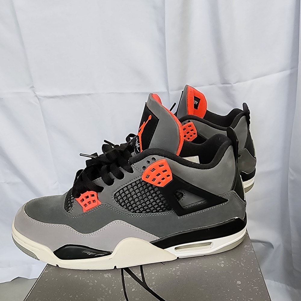 Air Jordan 4 Retro